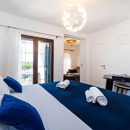 Navia Villa